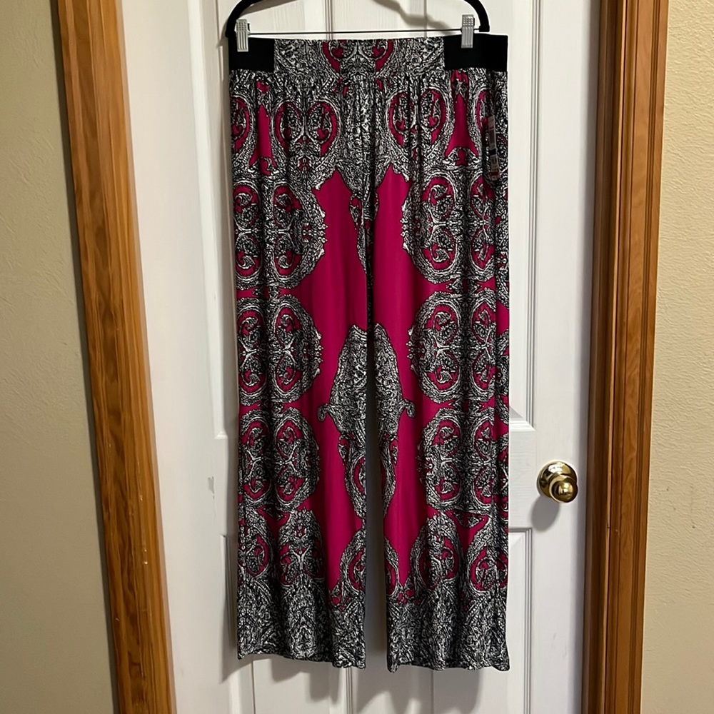 NWT I*N*C pink and black wide legged pants